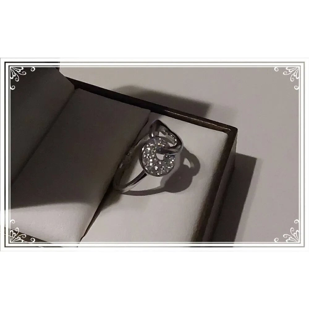 Pretty 925SS Sim Diamond Interlocking Heart & Circle Ring Sz 8